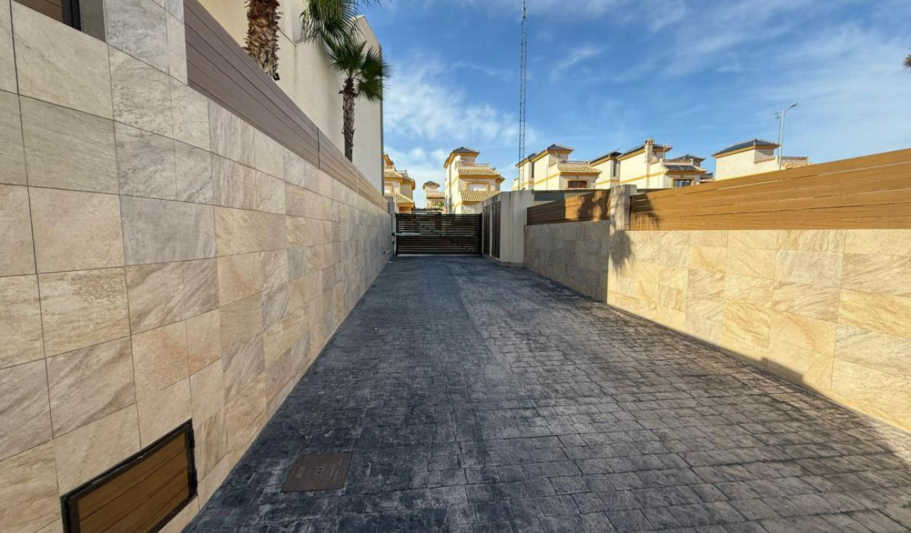 Resale - Detached Villa - Los Montesinos