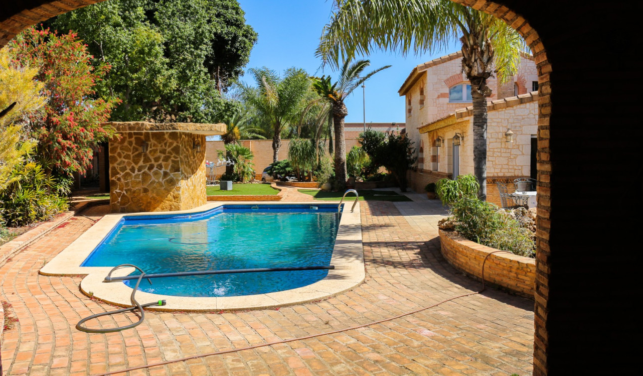 Resale - Detached Villa - Los Urrutias