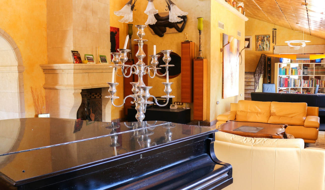 Resale - Detached Villa - Los Urrutias