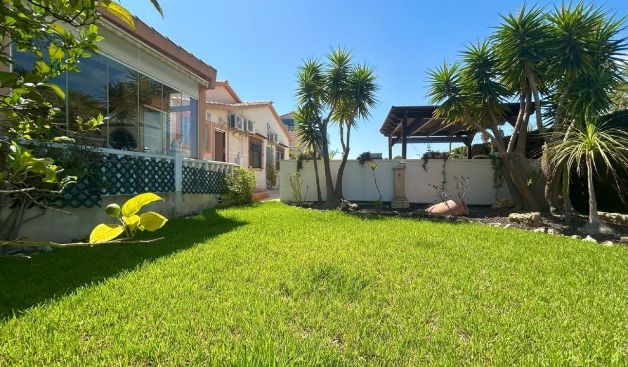 Resale - Detached Villa - Orihuela Costa - Aguamarina