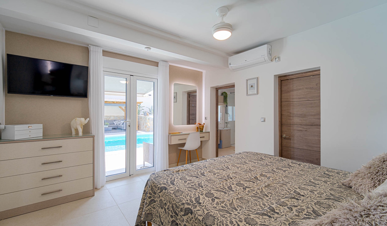 Resale - Detached Villa - Orihuela Costa - Villamartin