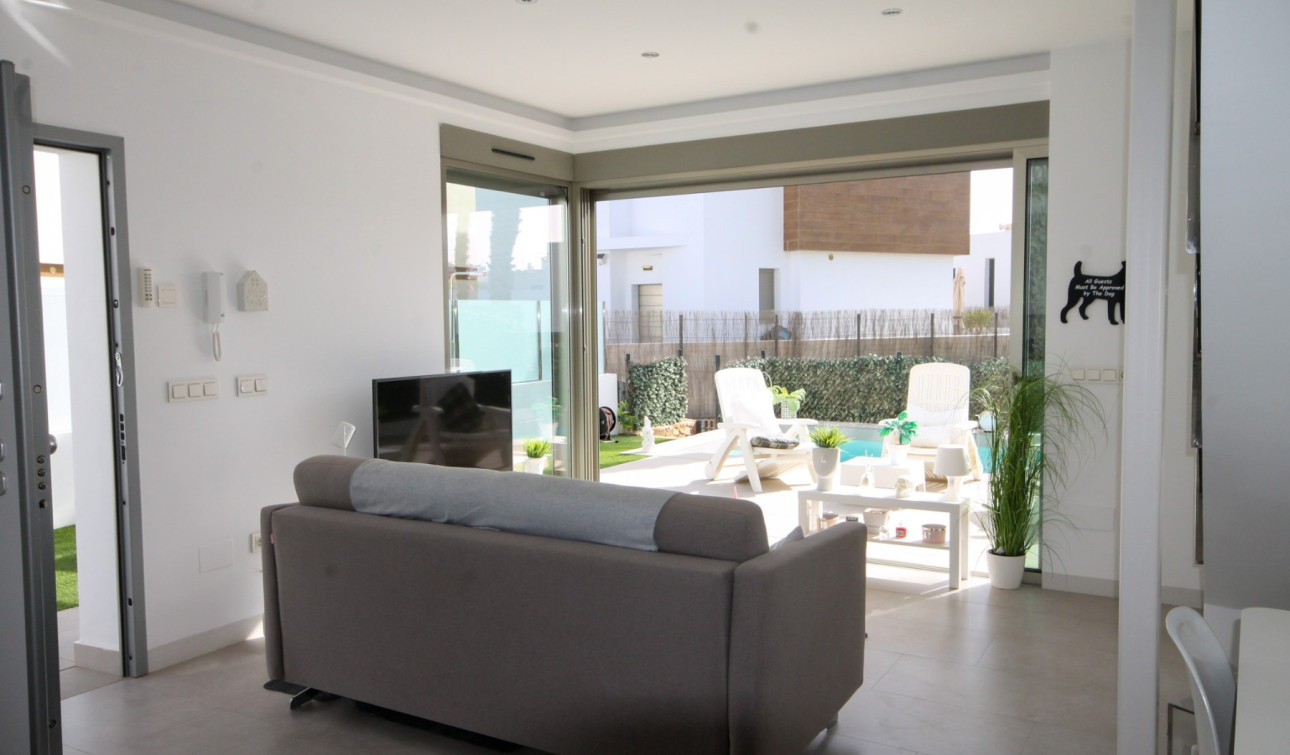 Resale - Detached Villa - Orihuela Costa - Villamartín