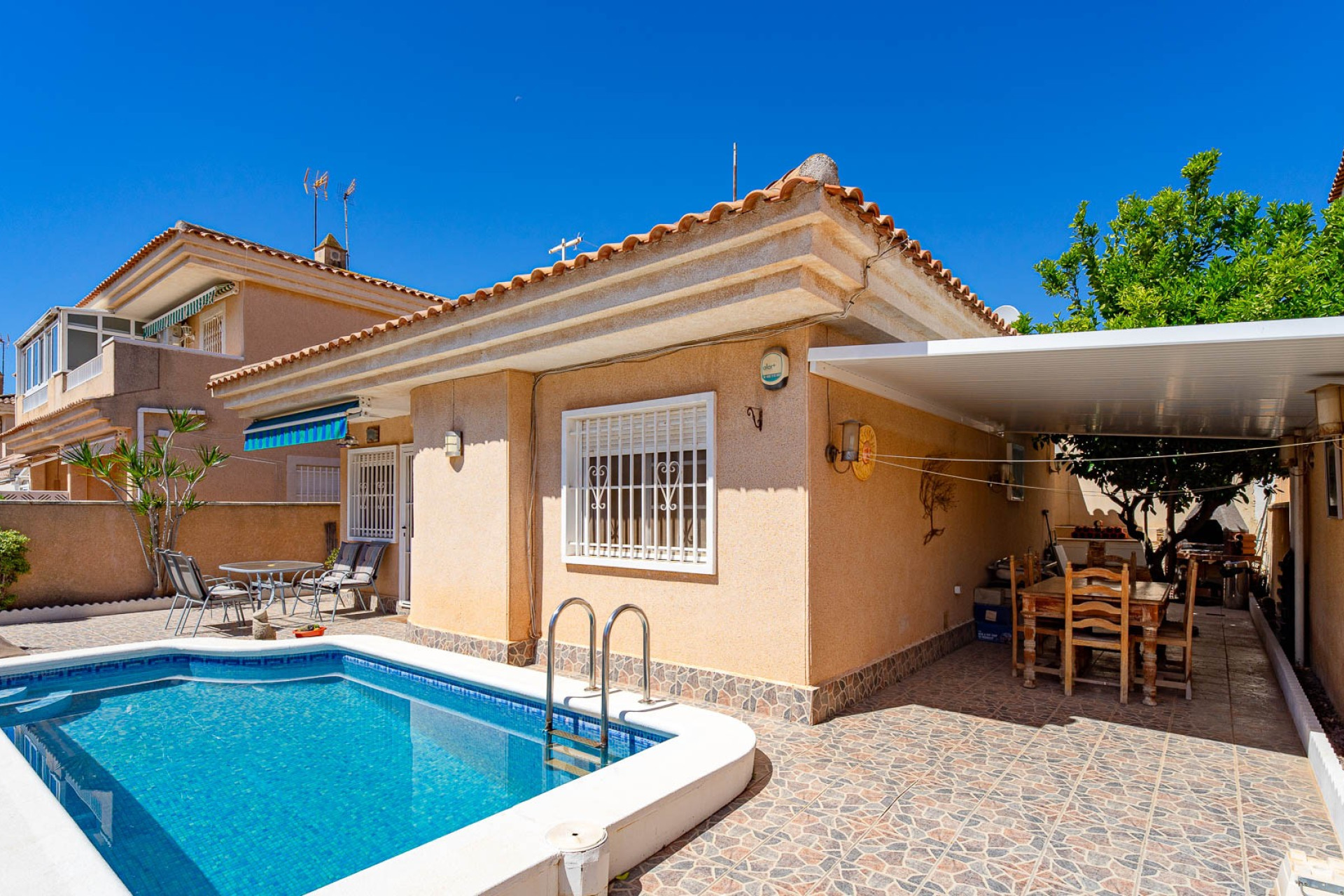 Resale - Detached Villa - Punta Prima