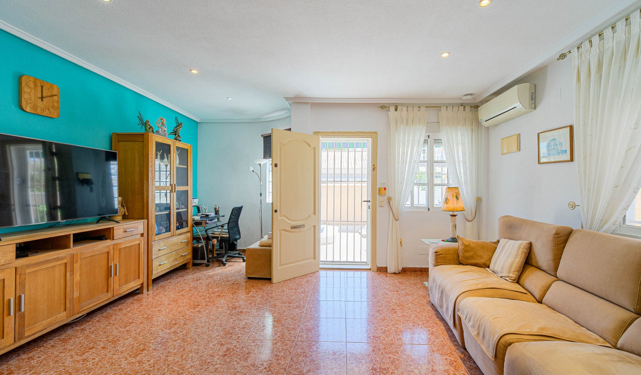 Resale - Detached Villa - Punta Prima