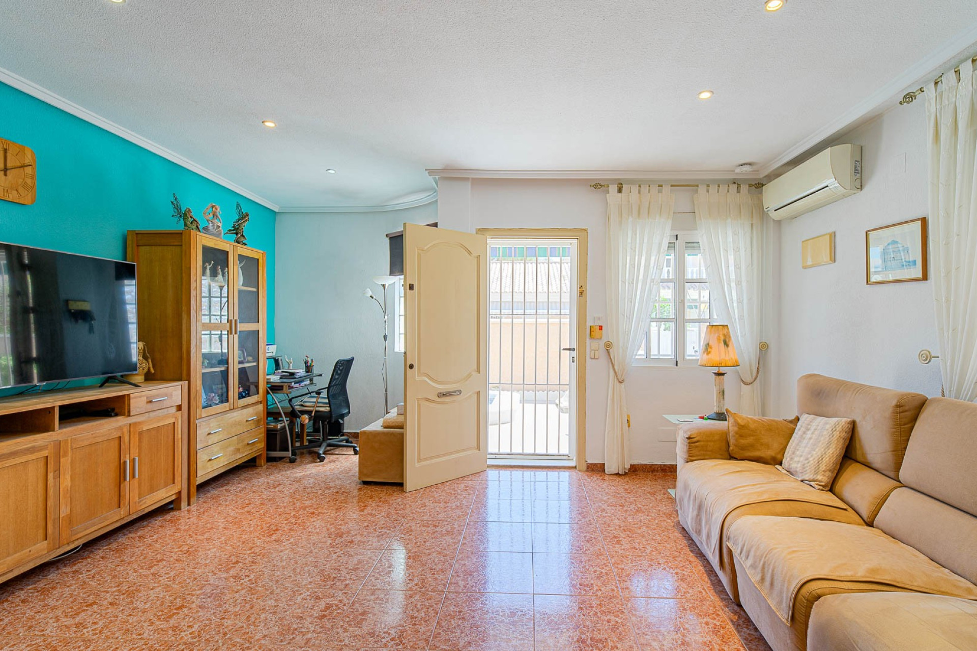 Resale - Detached Villa - Punta Prima