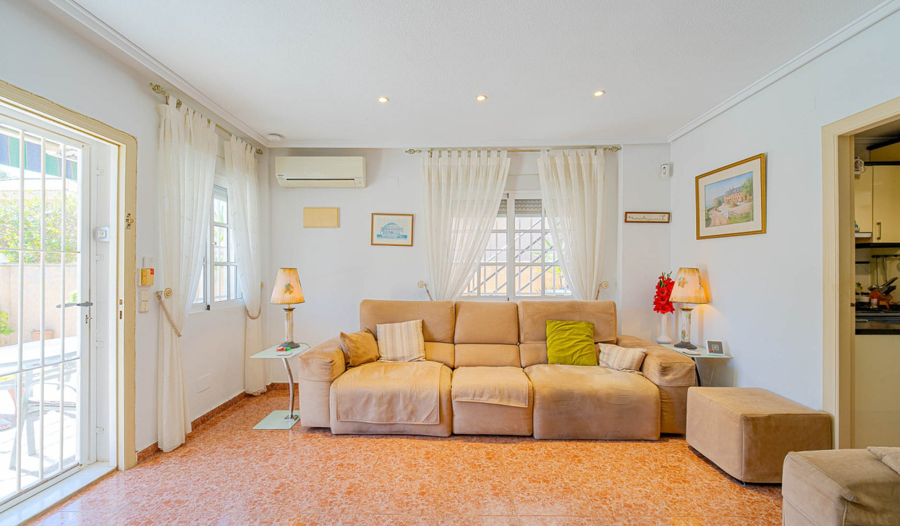 Resale - Detached Villa - Punta Prima
