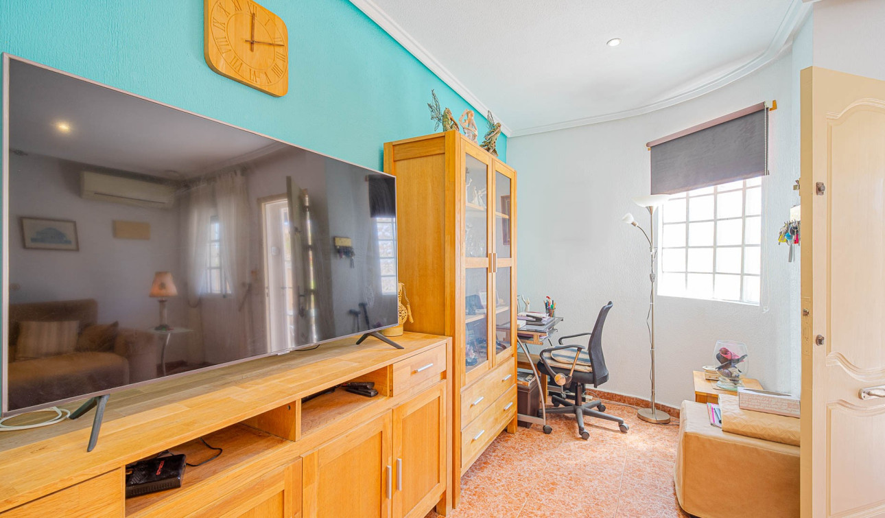 Resale - Detached Villa - Punta Prima