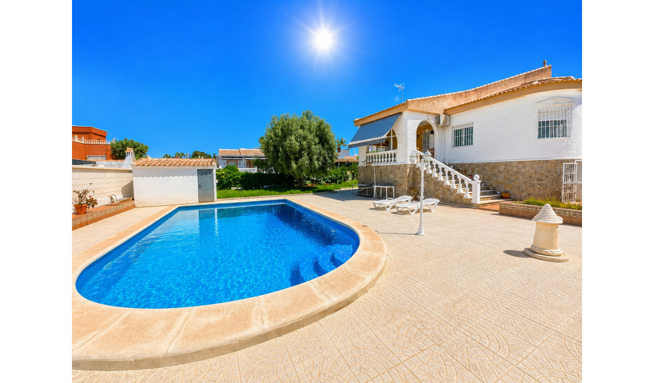 Resale - Detached Villa - Torrevieja - La Siesta