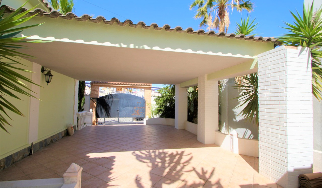 Resale - Detached Villa - Villamartín - Avenida Las Brisas