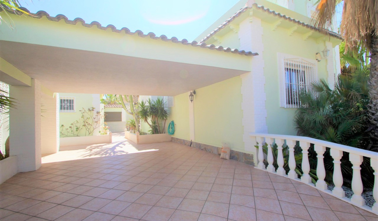 Resale - Detached Villa - Villamartín - Avenida Las Brisas