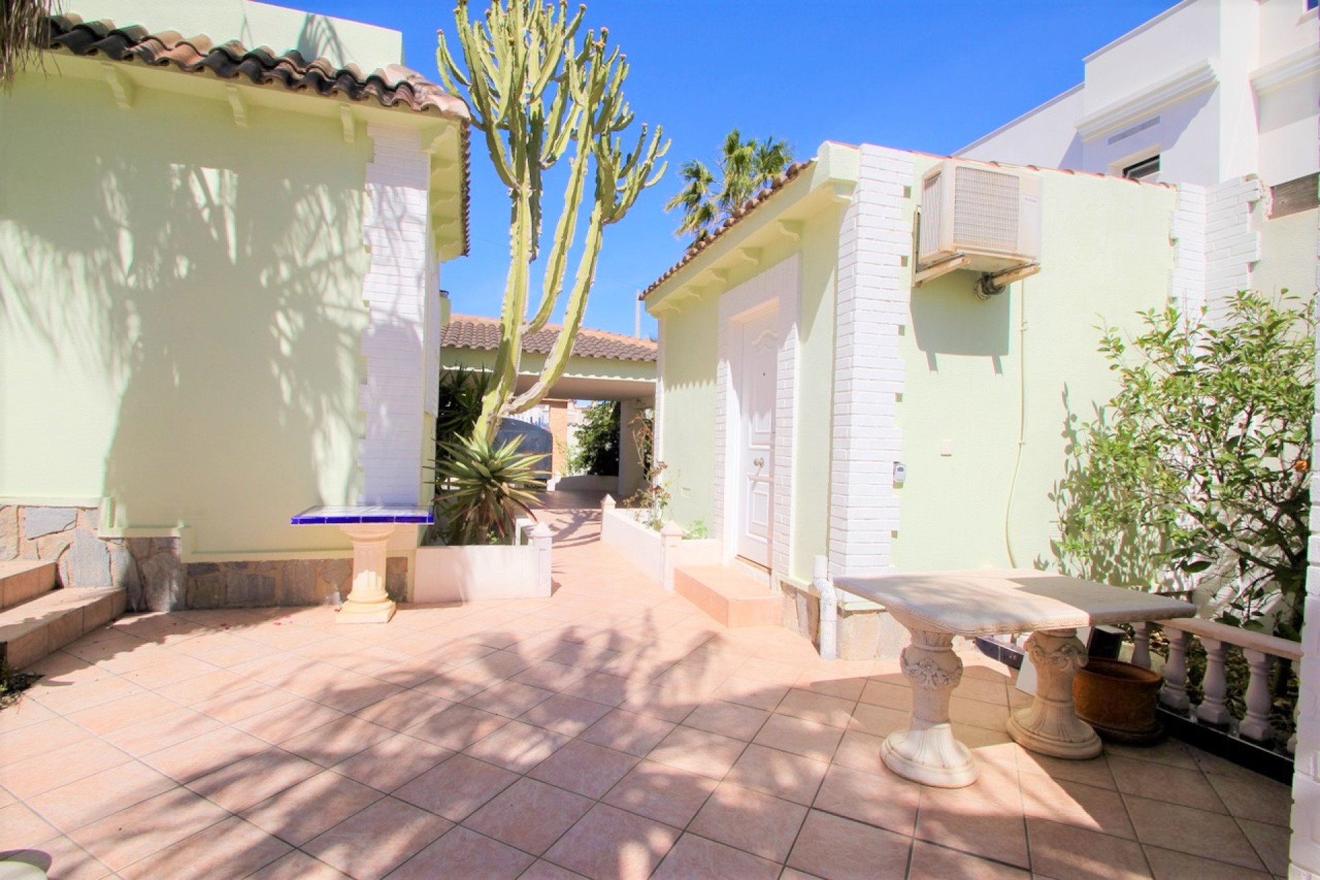 Resale - Detached Villa - Villamartín - Avenida Las Brisas