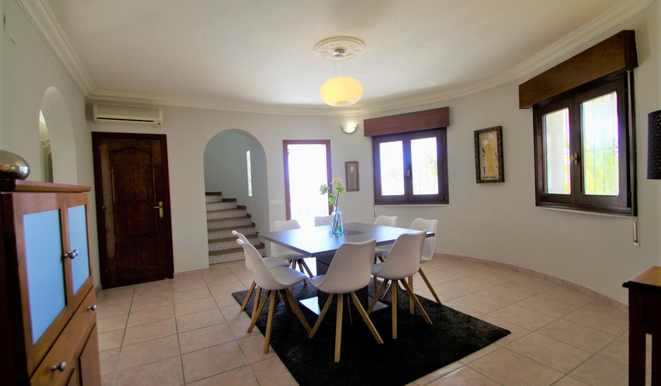 Resale - Detached Villa - Villamartín - Avenida Las Brisas