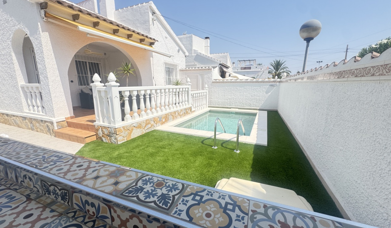 Resale - Detached Villa - Villamartín - Eagles Nest