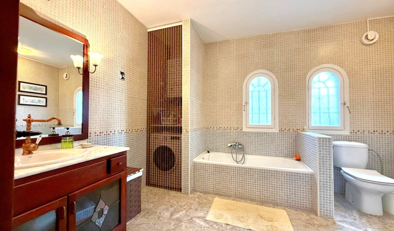 Resale - Detached Villa - Villamartín