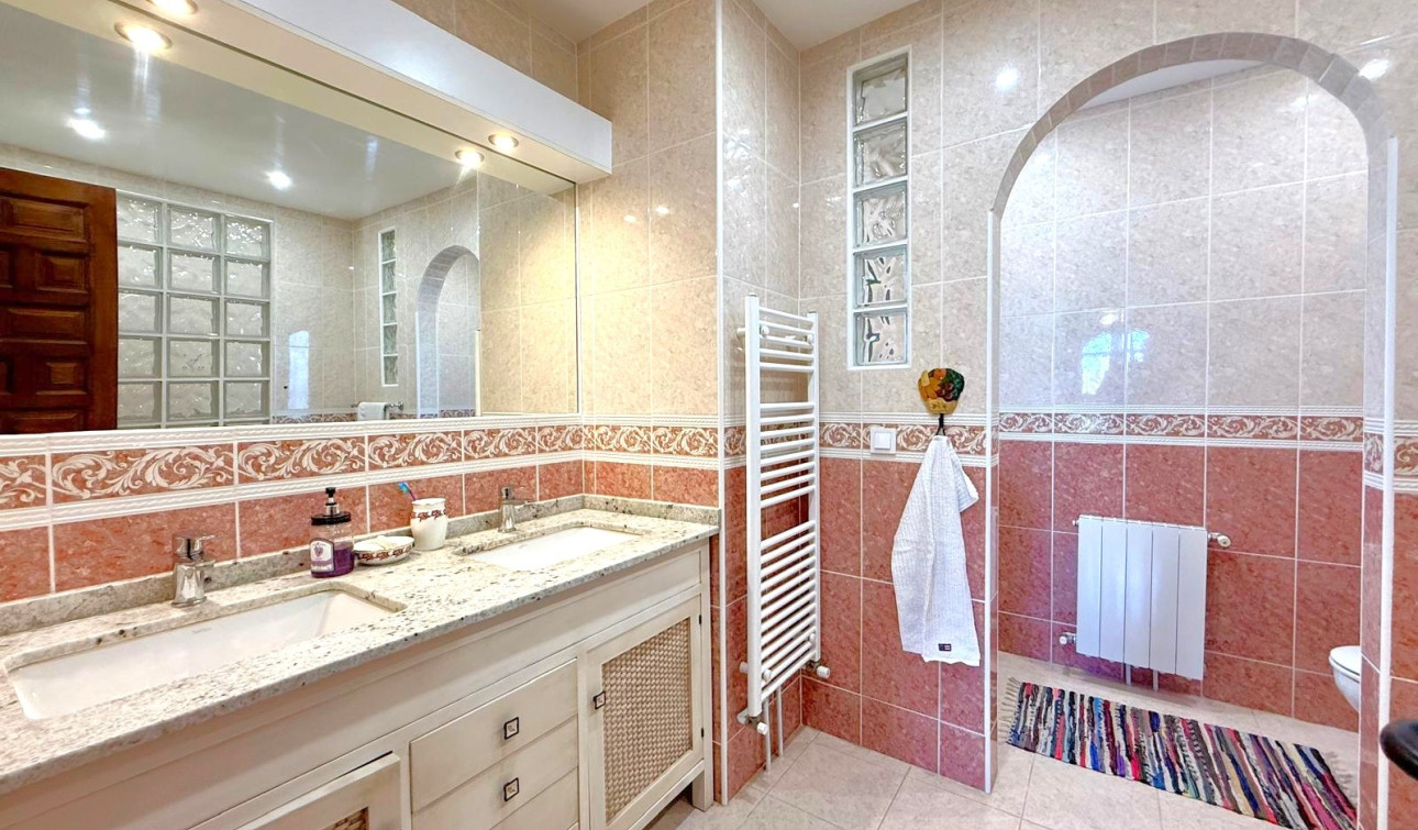 Resale - Detached Villa - Villamartín