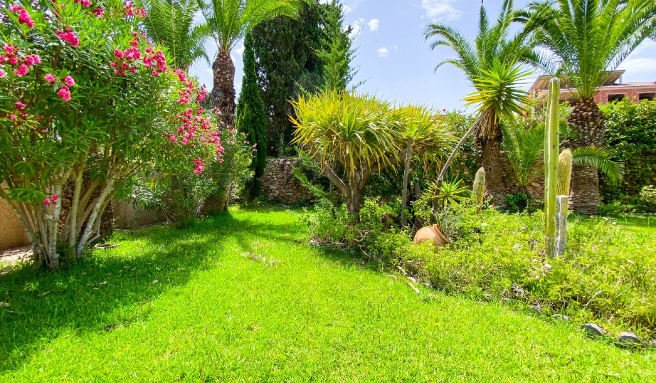 Resale - Detached Villa - Villamartín