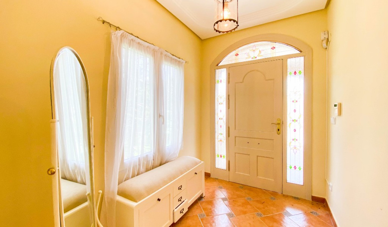 Resale - Detached Villa - Villamartín