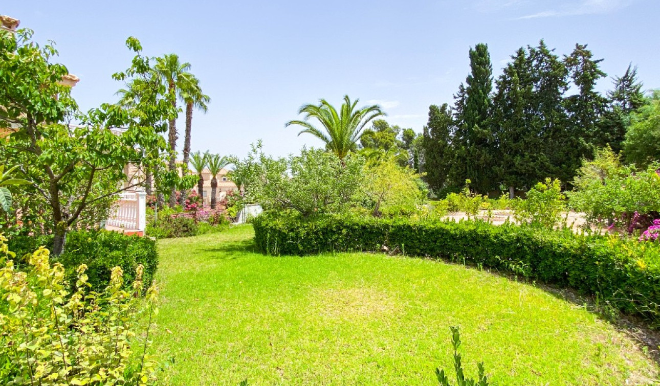 Resale - Detached Villa - Villamartín