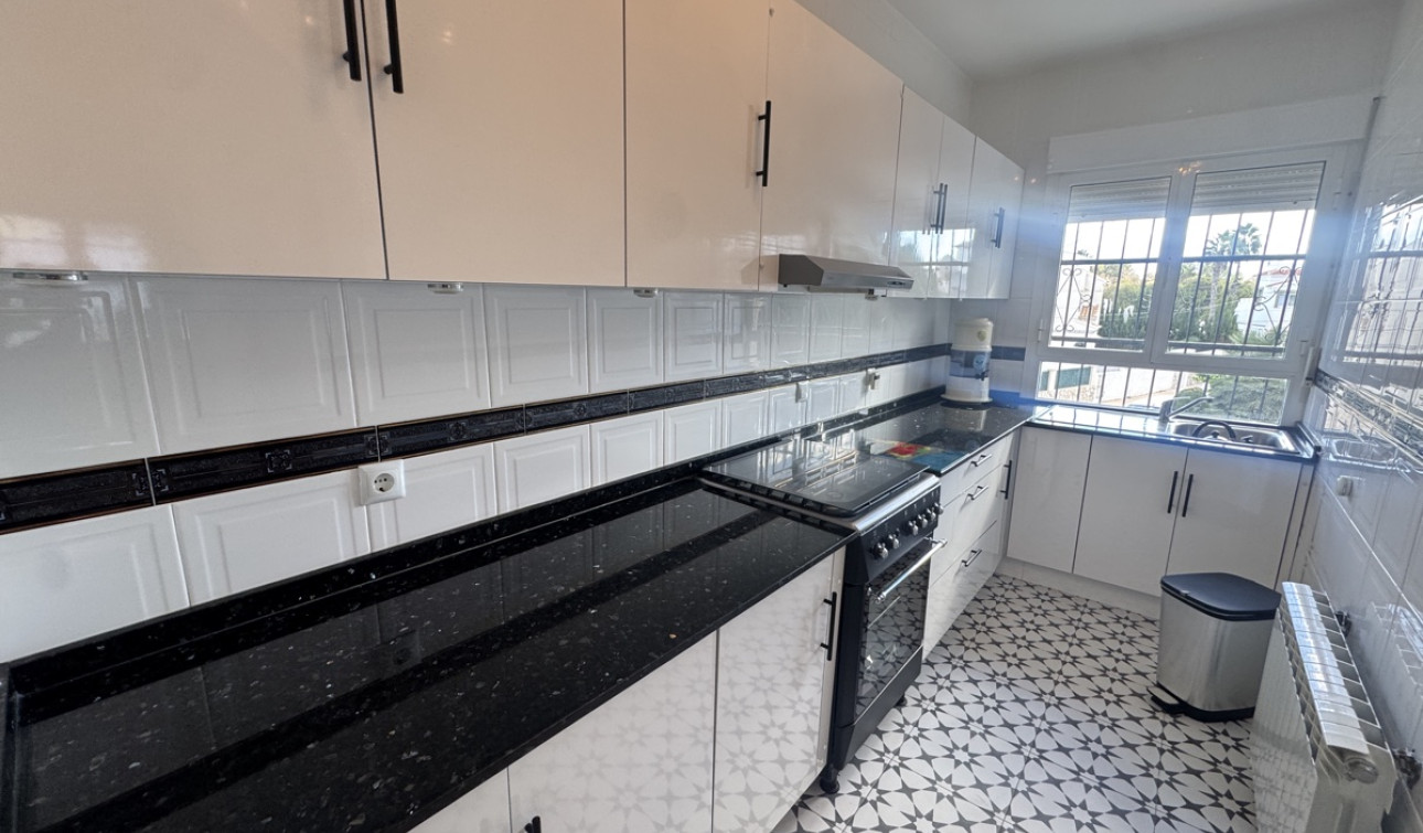 Resale - Detached Villa - Villamartín