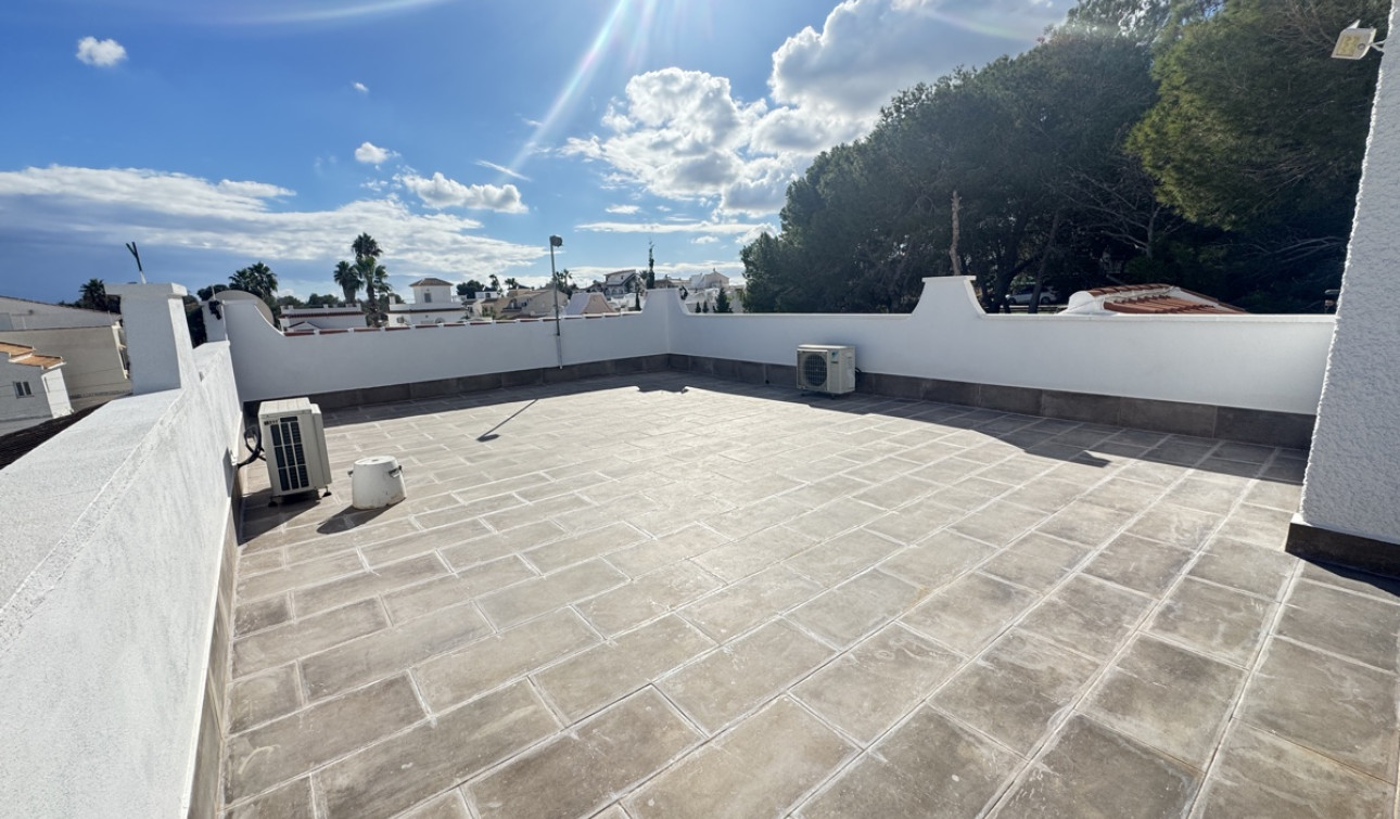 Resale - Detached Villa - Villamartín