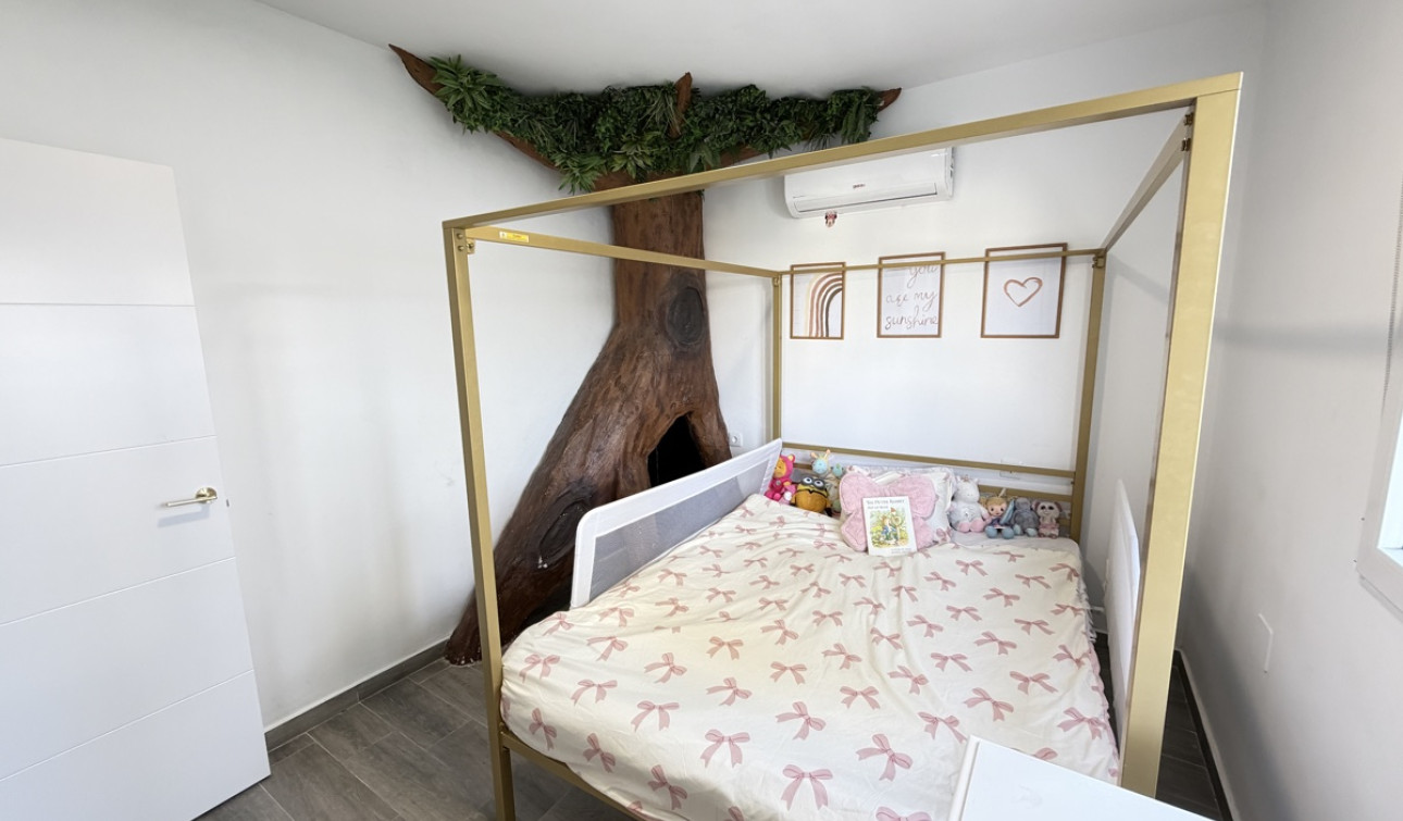 Resale - Detached Villa - Villamartín