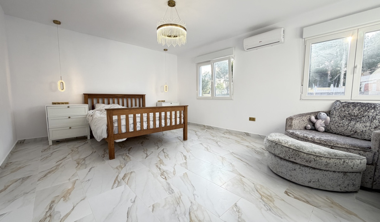 Resale - Detached Villa - Villamartín