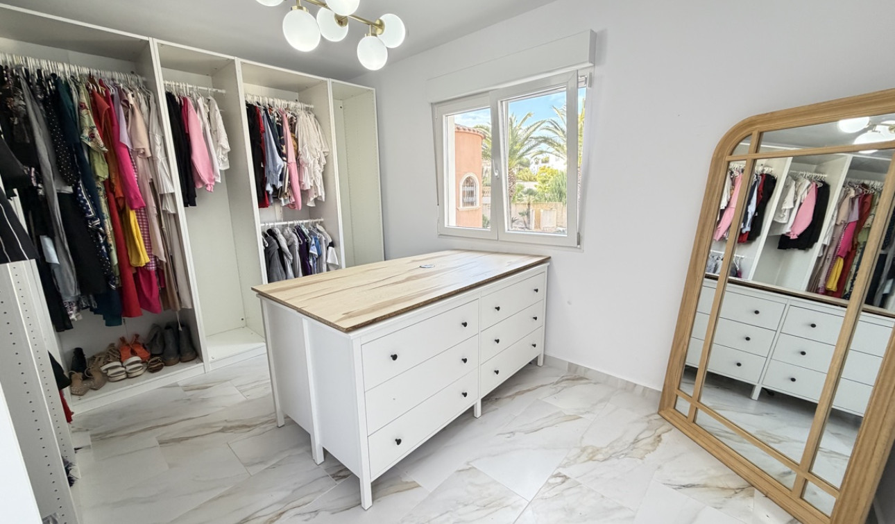 Resale - Detached Villa - Villamartín