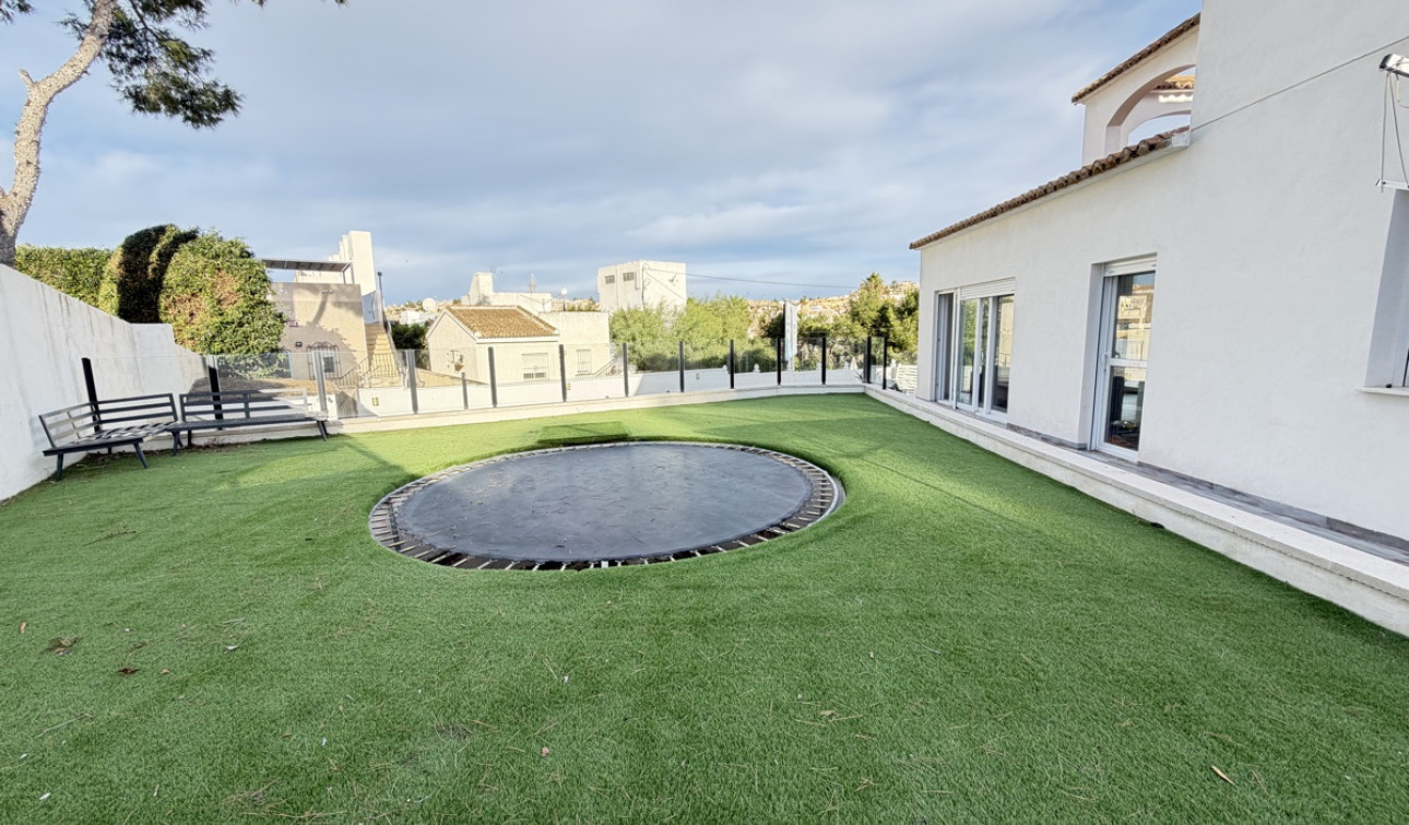 Resale - Detached Villa - Villamartín