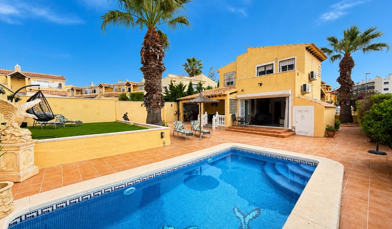 Resale - Detached Villa - Villamartín
