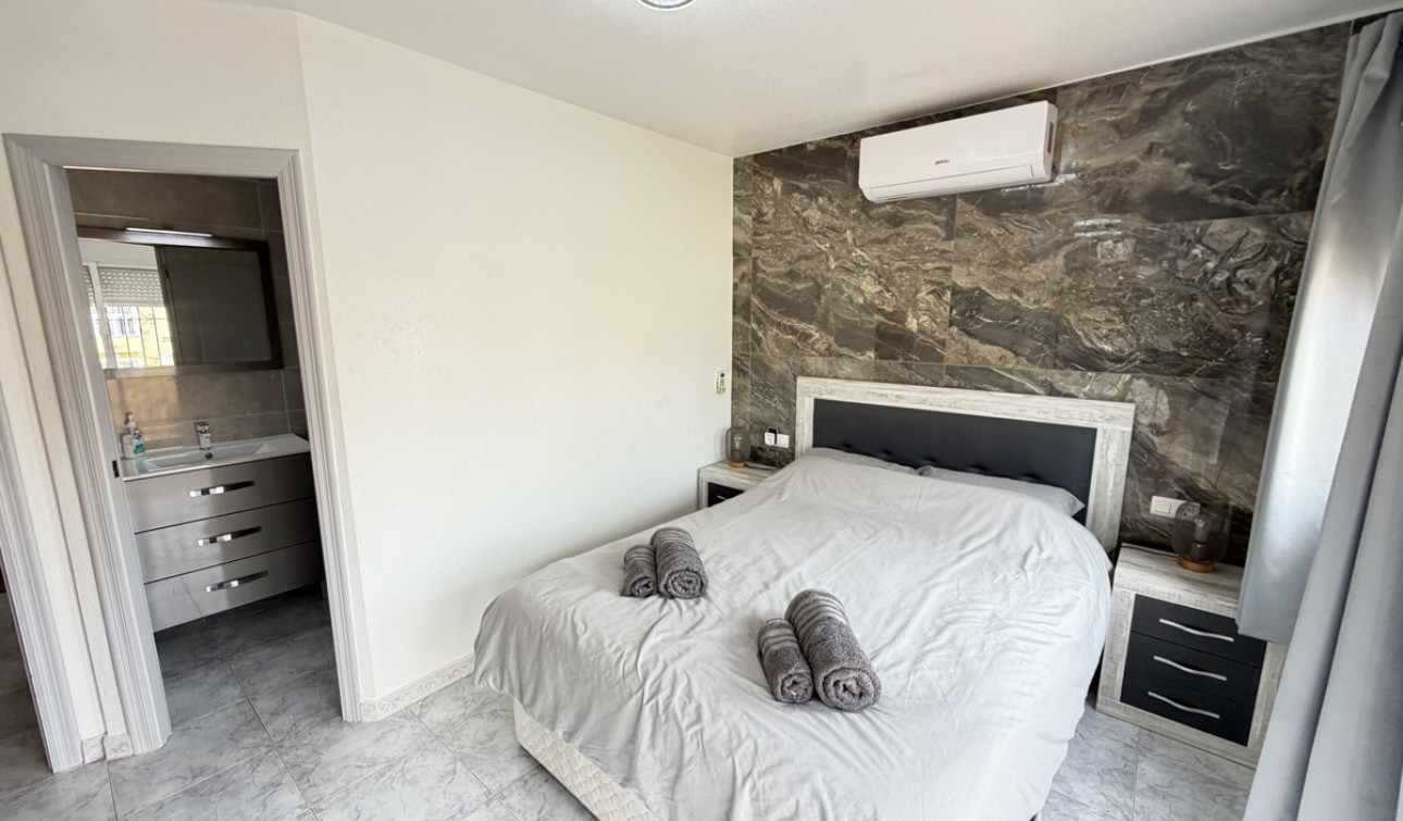 Resale - Detached Villa - Villamartín