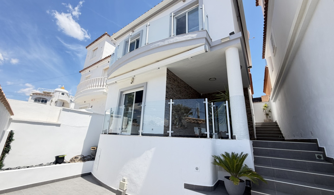 Resale - Detached Villa - Villamartín