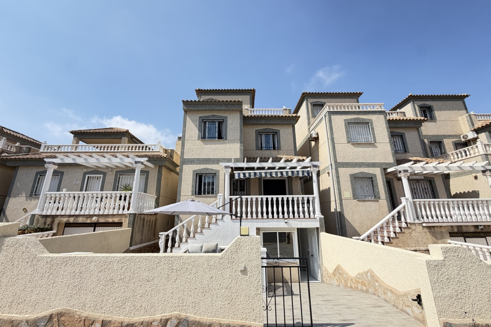 Resale - Detached Villa - Villamartín