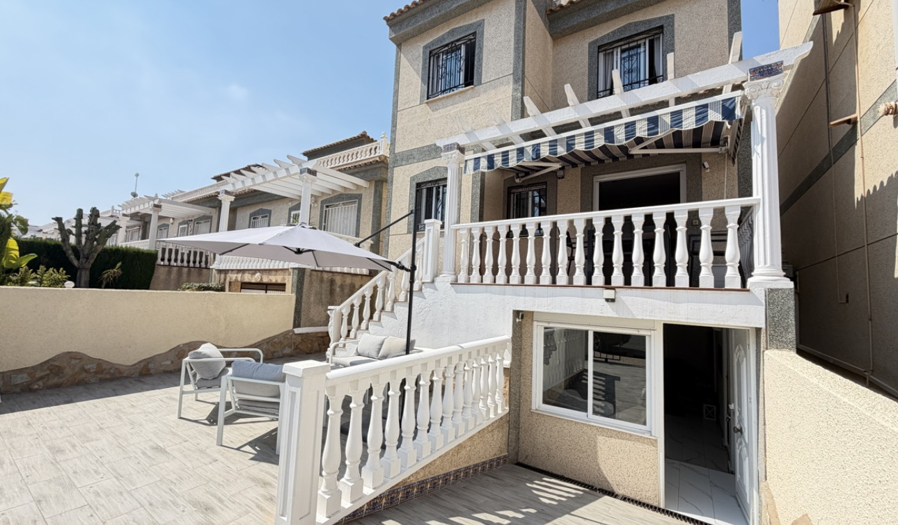 Resale - Detached Villa - Villamartín