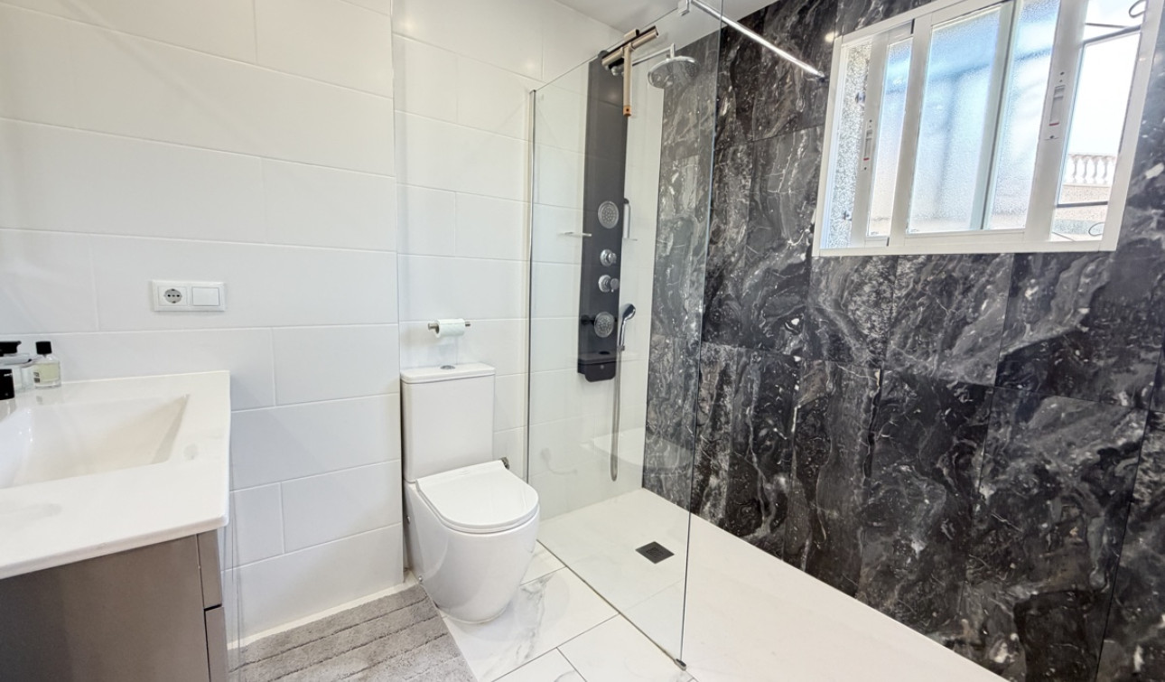 Resale - Detached Villa - Villamartín