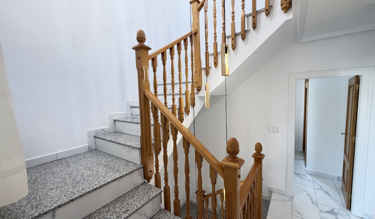 Resale - Detached Villa - Villamartín