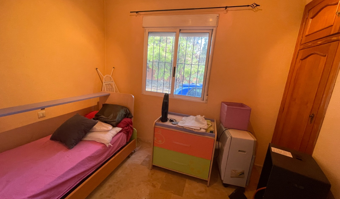 Resale - Finca / Country Property - Albatera