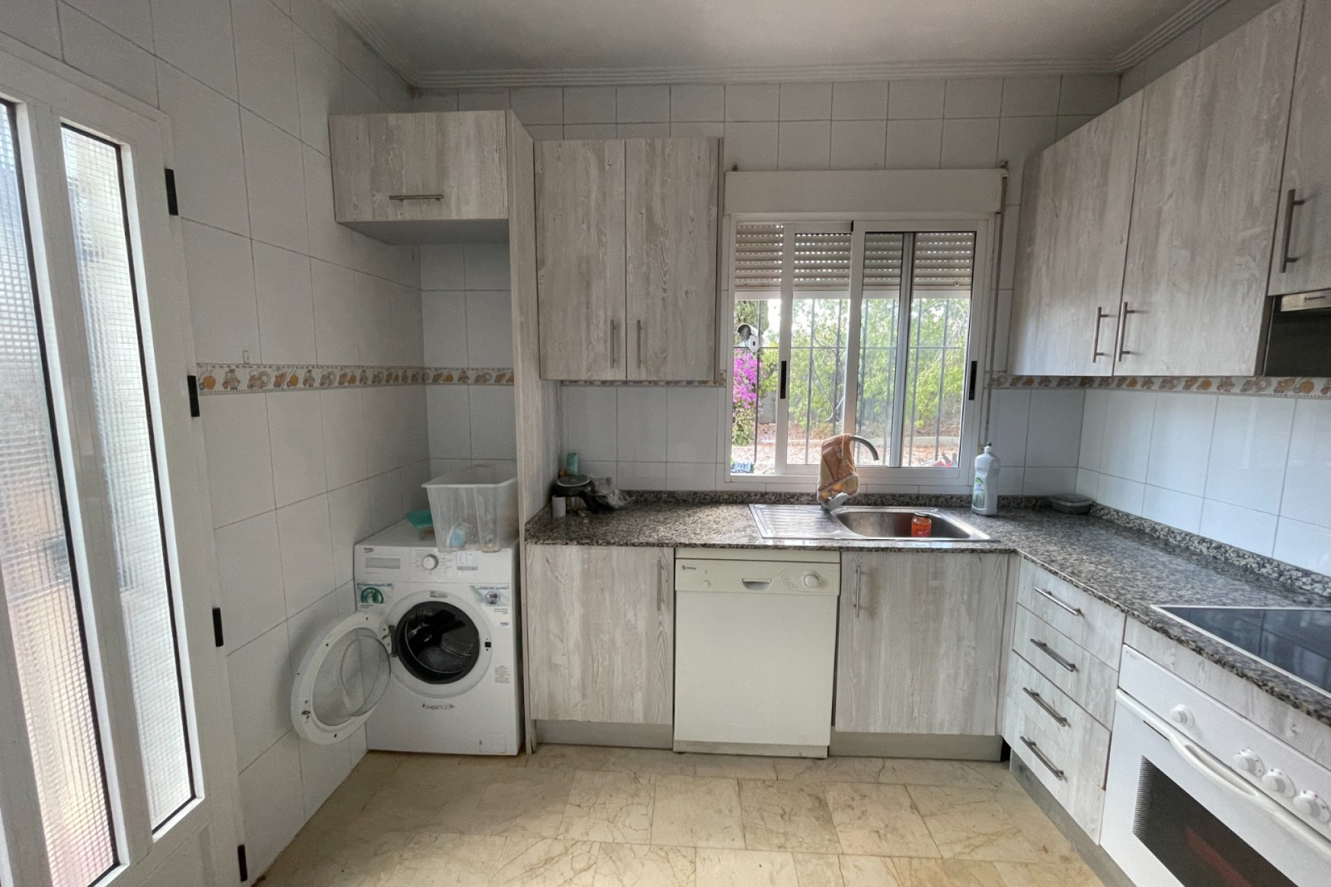 Resale - Finca / Country Property - Albatera