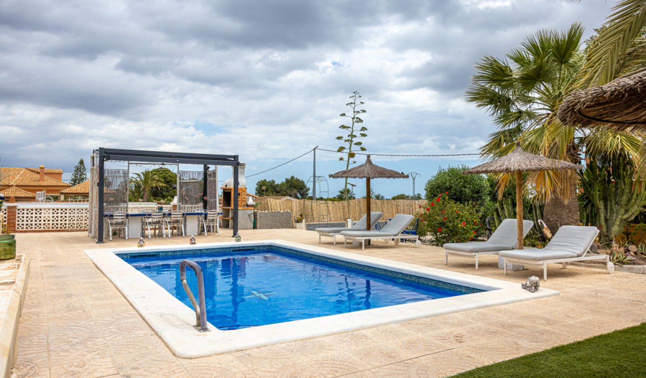 Resale - Finca / Country Property - Albatera