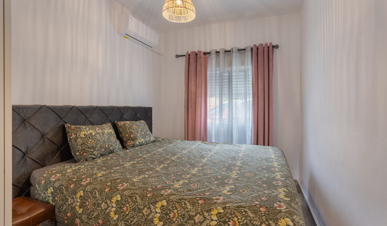 Resale - Finca / Country Property - Albatera