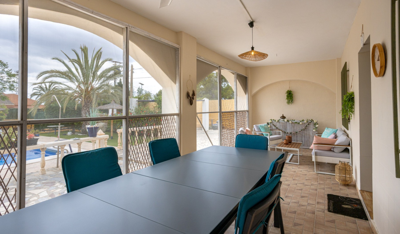 Resale - Finca / Country Property - Albatera