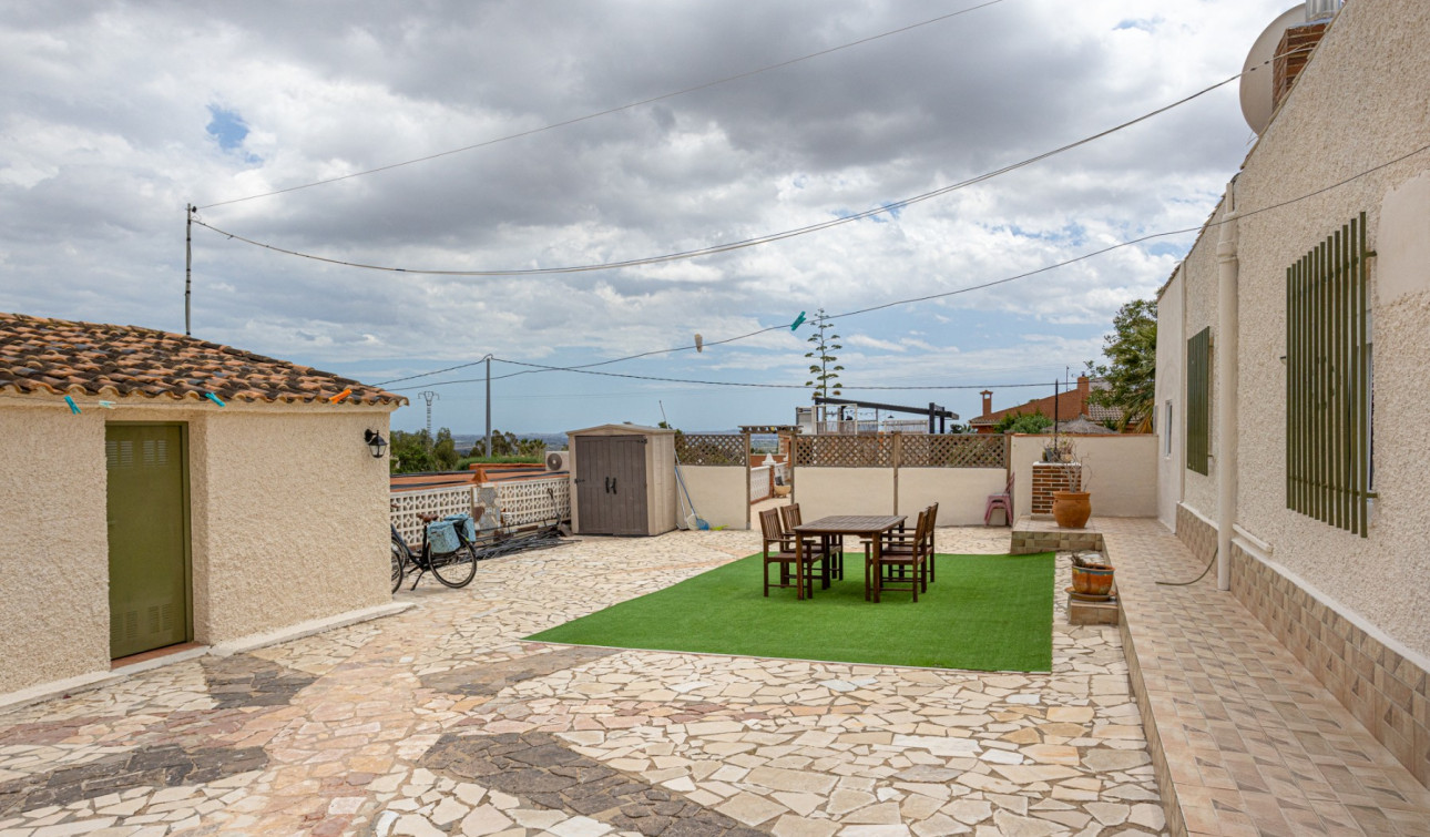 Resale - Finca / Country Property - Albatera