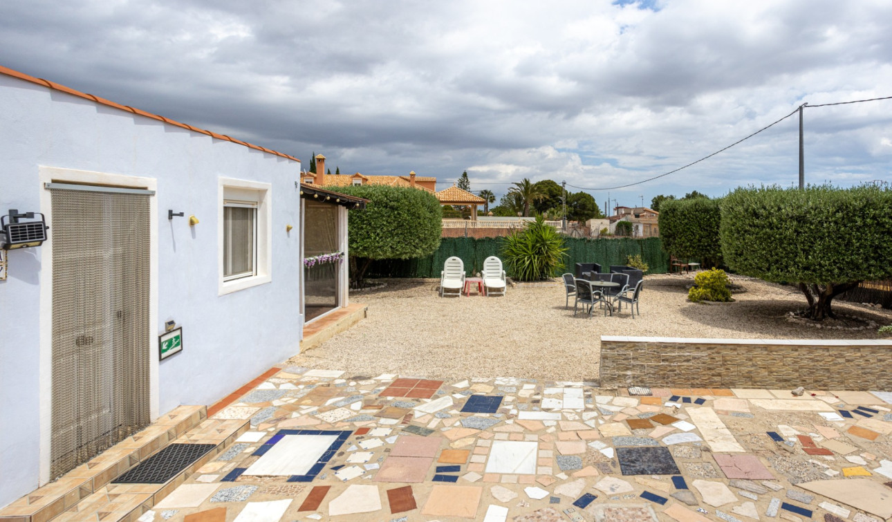 Resale - Finca / Country Property - Albatera