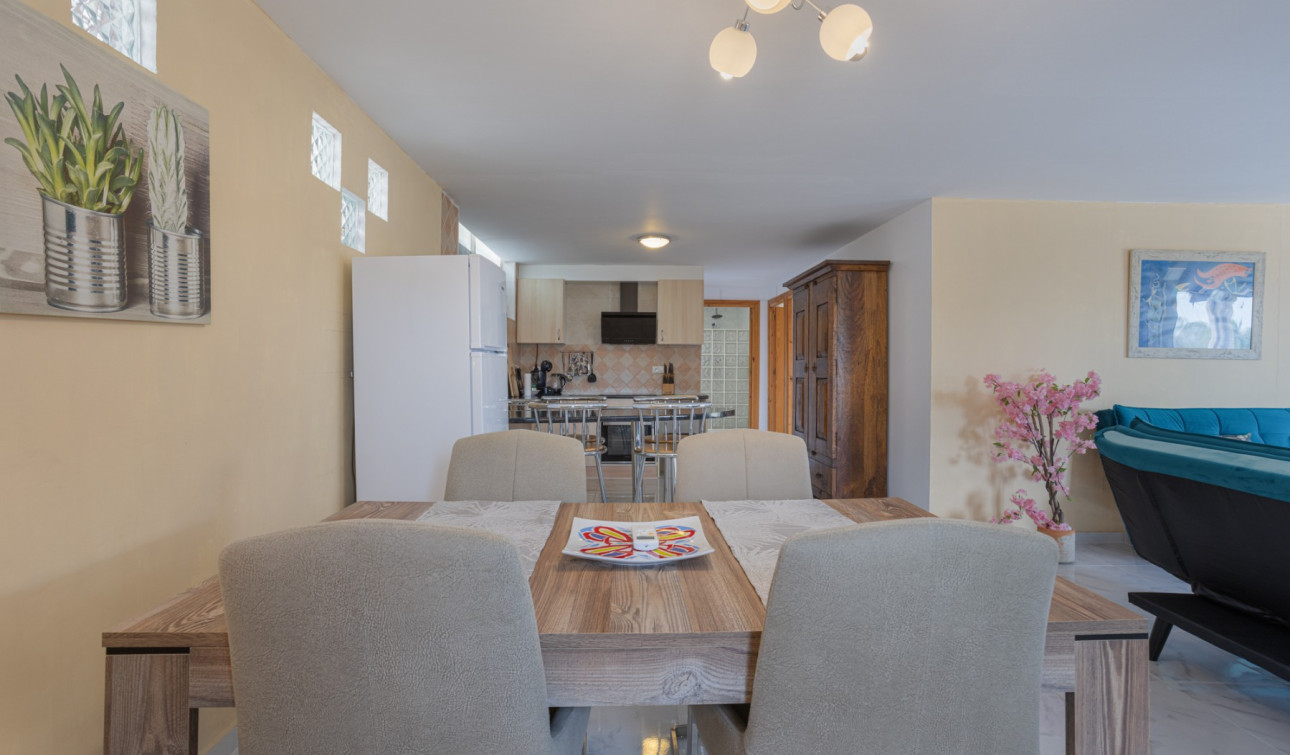 Resale - Finca / Country Property - Albatera