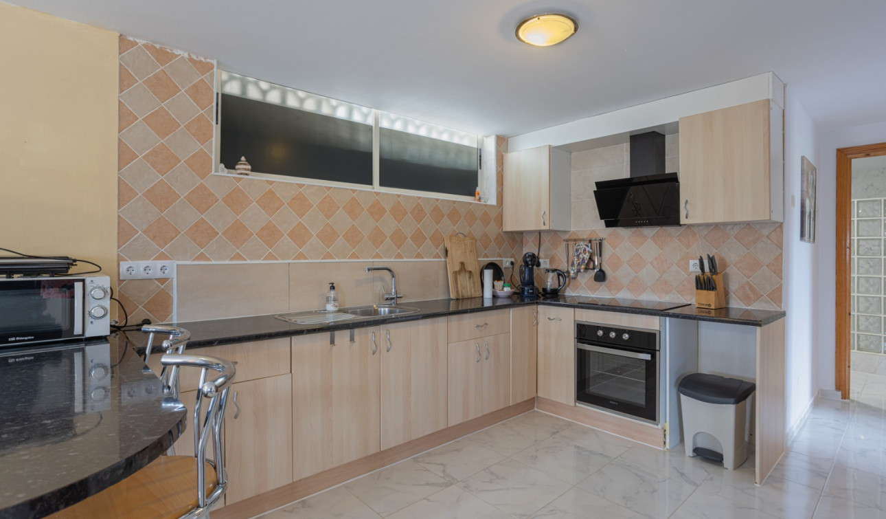 Resale - Finca / Country Property - Albatera