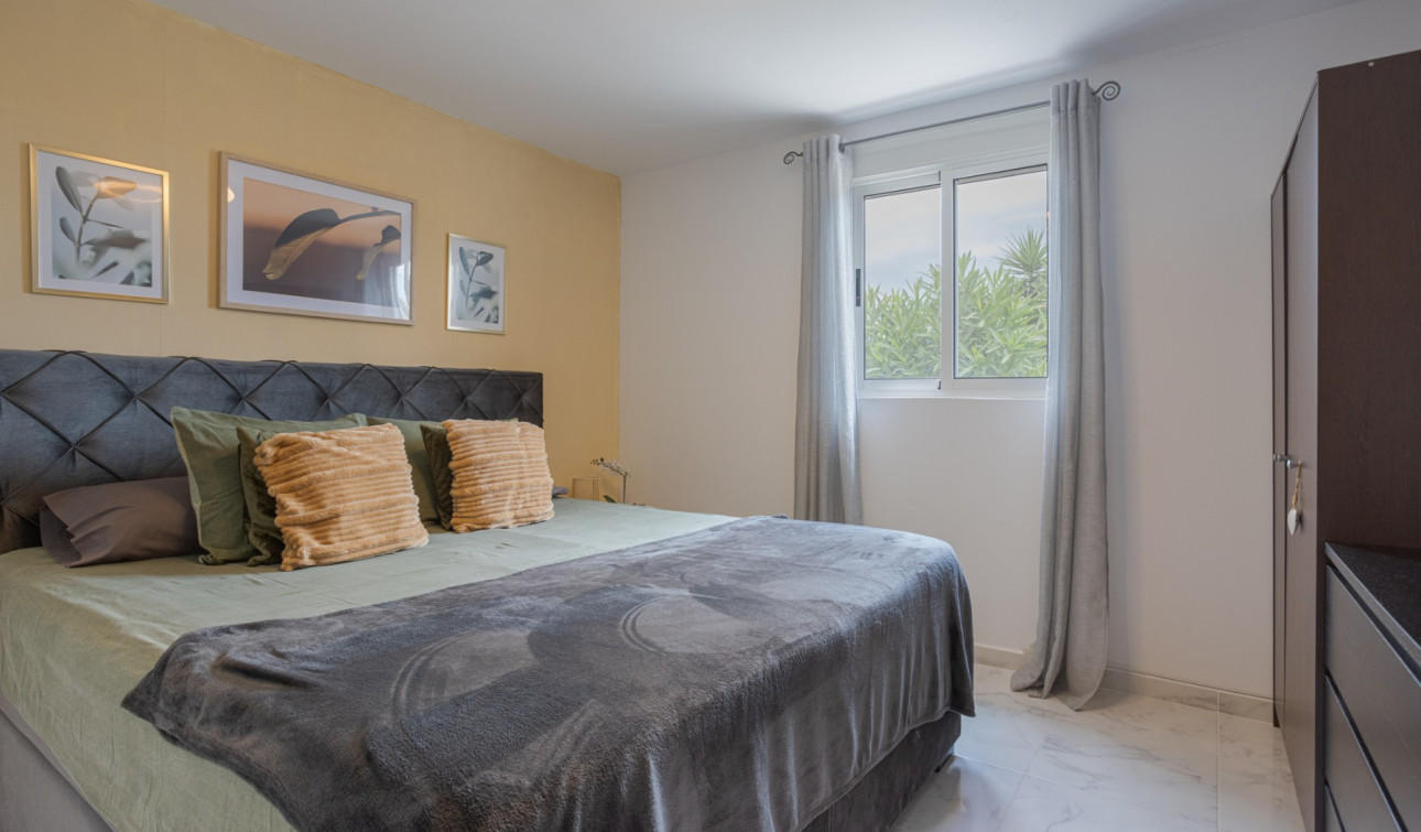 Resale - Finca / Country Property - Albatera