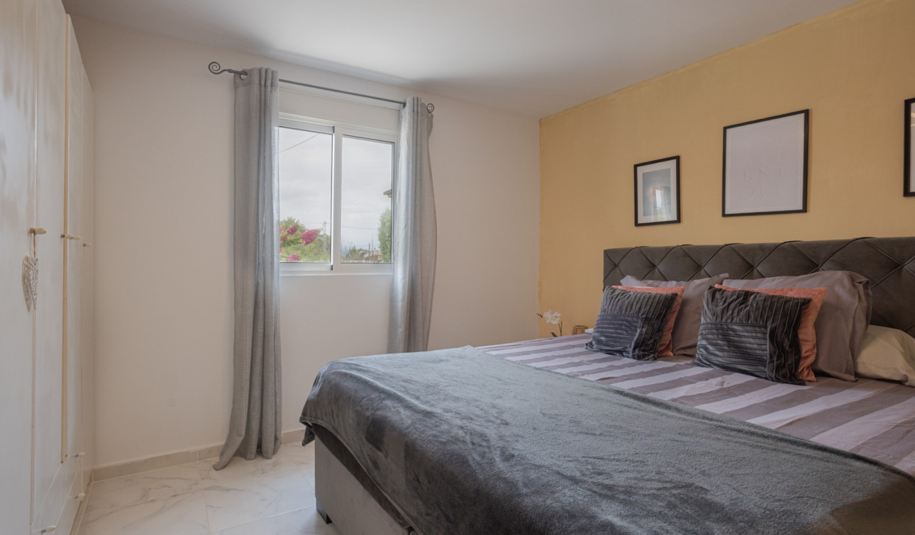 Resale - Finca / Country Property - Albatera