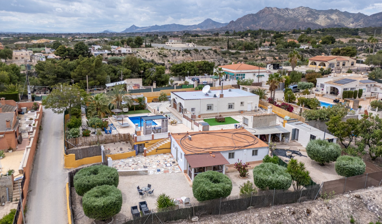 Resale - Finca / Country Property - Albatera