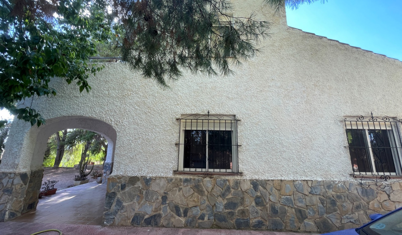 Resale - Finca / Country Property - Albatera