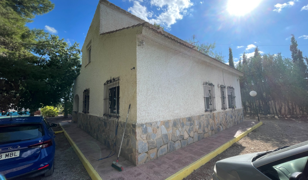 Resale - Finca / Country Property - Albatera