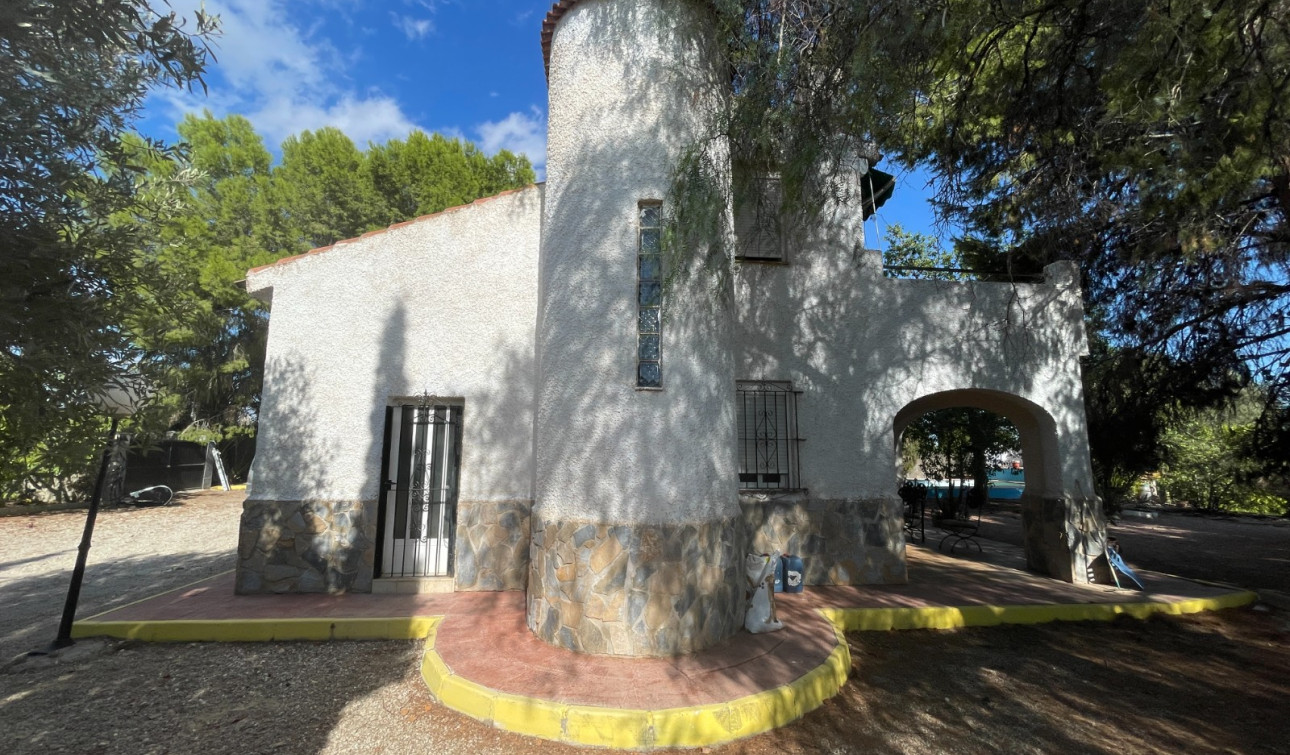 Resale - Finca / Country Property - Albatera